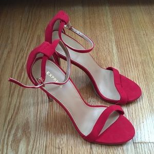 Express strappy heel, like new, size 7